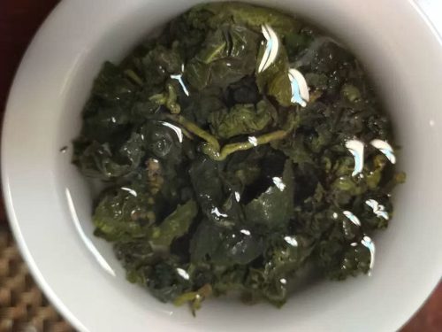 I recently got my hands on this Alishan Oolong Tea