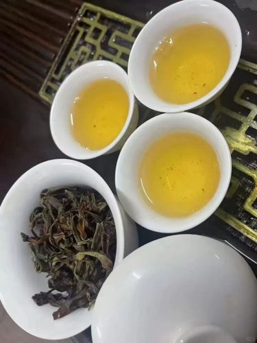 This Phoenix Dancong Feng Huang Dan Cong Oolong Tea is fantastic!
